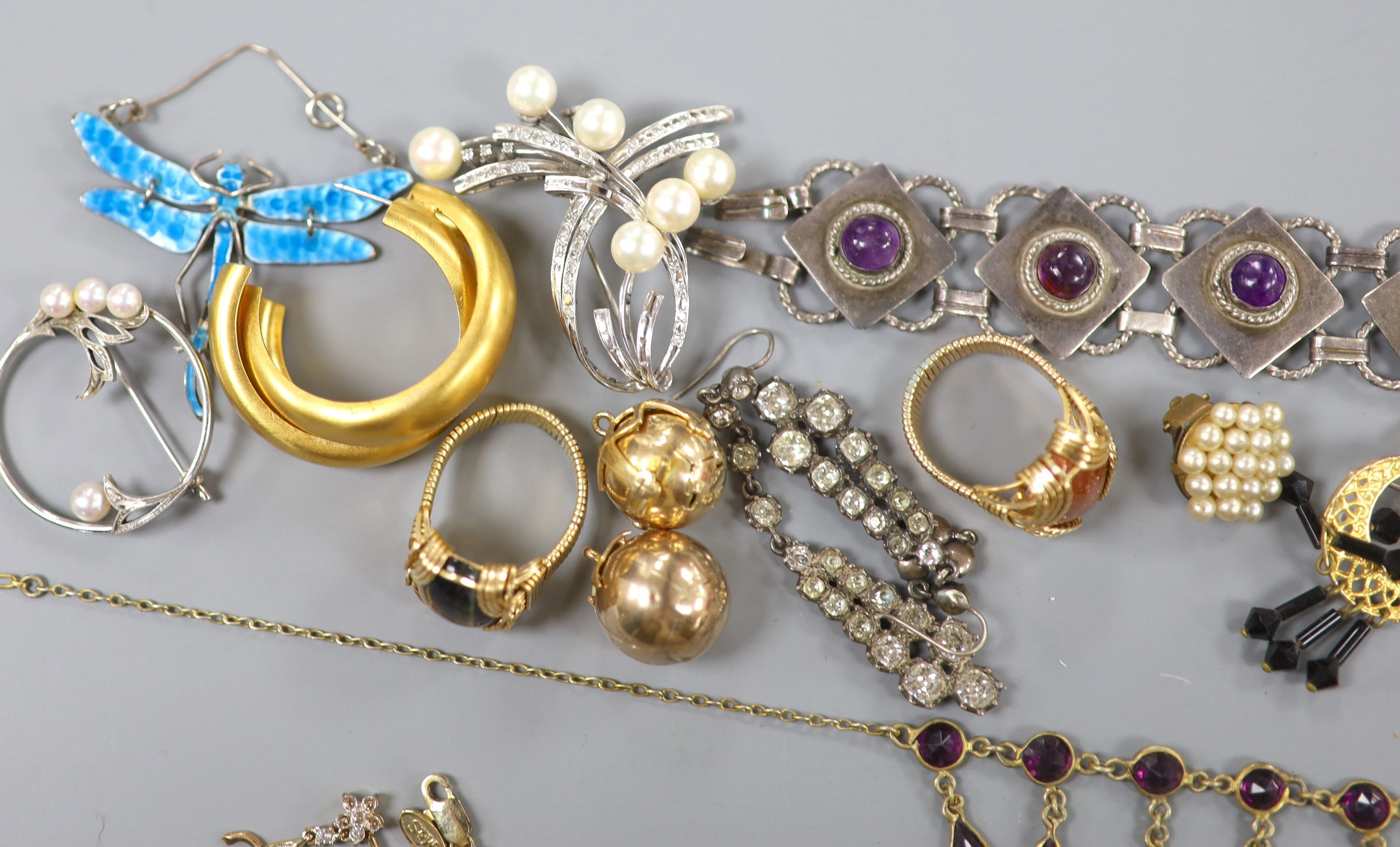 Mixed jewellery including two gilt white metal masonic ball pendants, 14k white metal, diamond and cultured pearl set floral spray brooch, 57mm, gross 11.3 grams and a cabochon amethyst set bracelet.